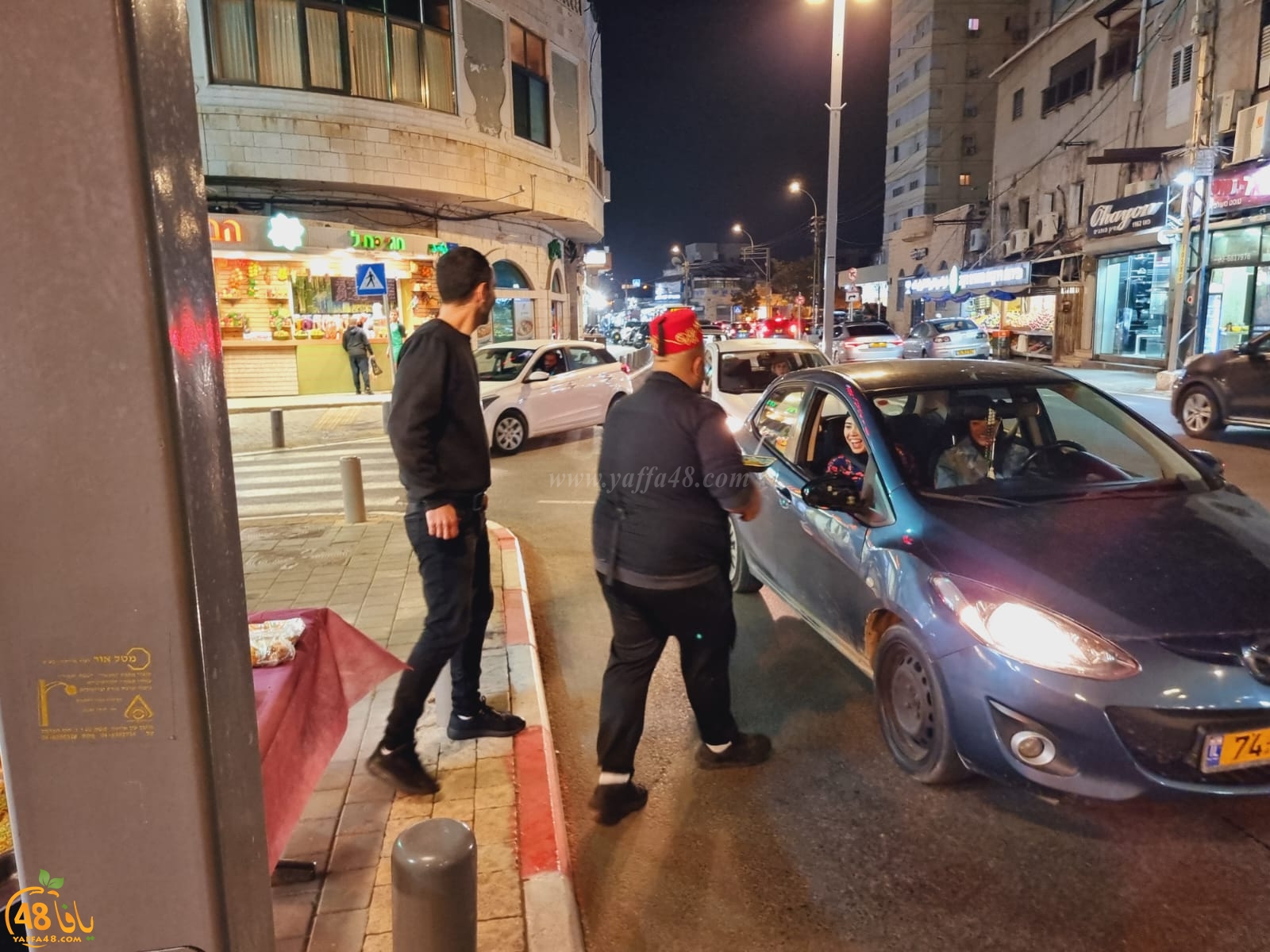  يافا: توزيع الحلويات احتفاءً بتعيين القاضي خالد كبوب قاضياً للمحكمة العليا